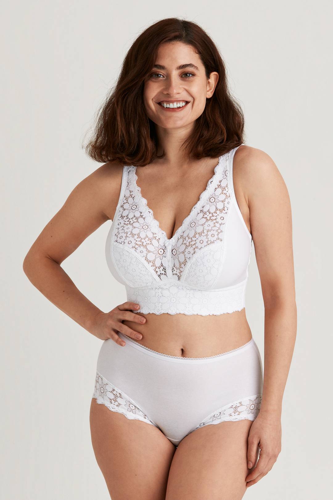 Cotton Bloom – underwired bra with lace made from recycled