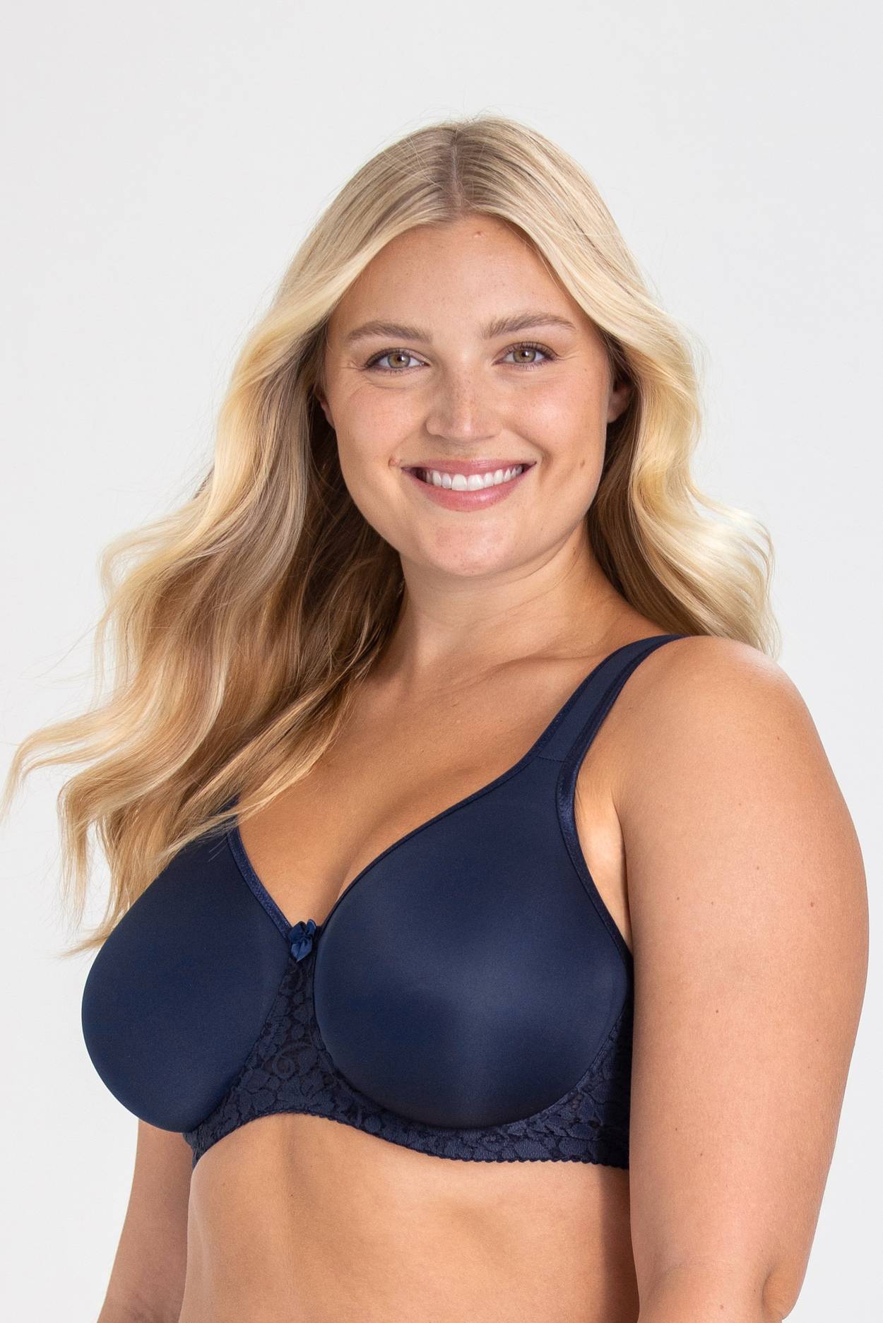Smooth Lacy underwired bra - T-shirt bra that provides support and lift ...