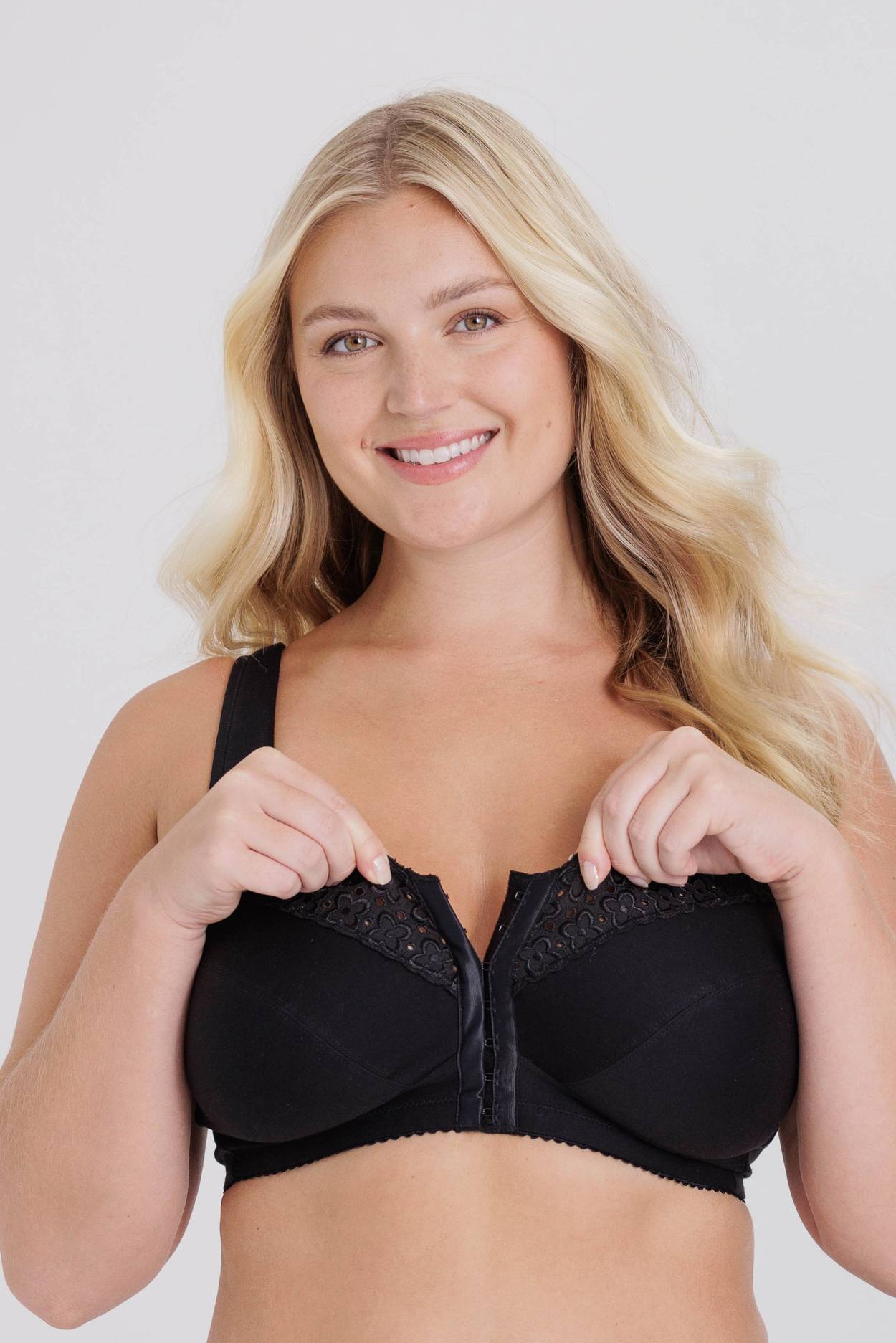 broderie-anglaise-front-closure-bra