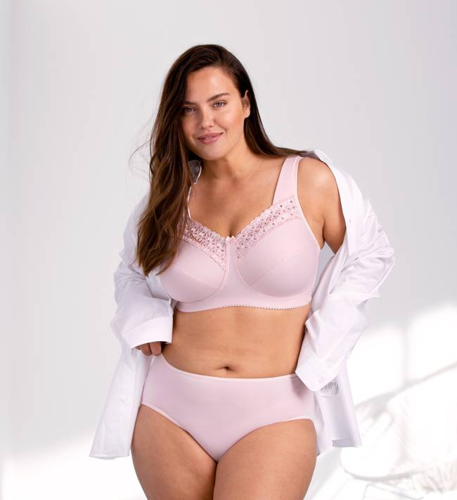 Gaze into Body Expressions Mybra Lingerie