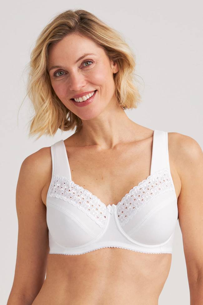 Broderie Anglaise bra