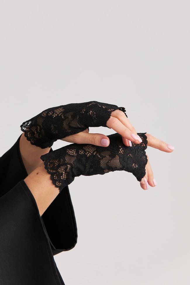 Lace wrist warmers