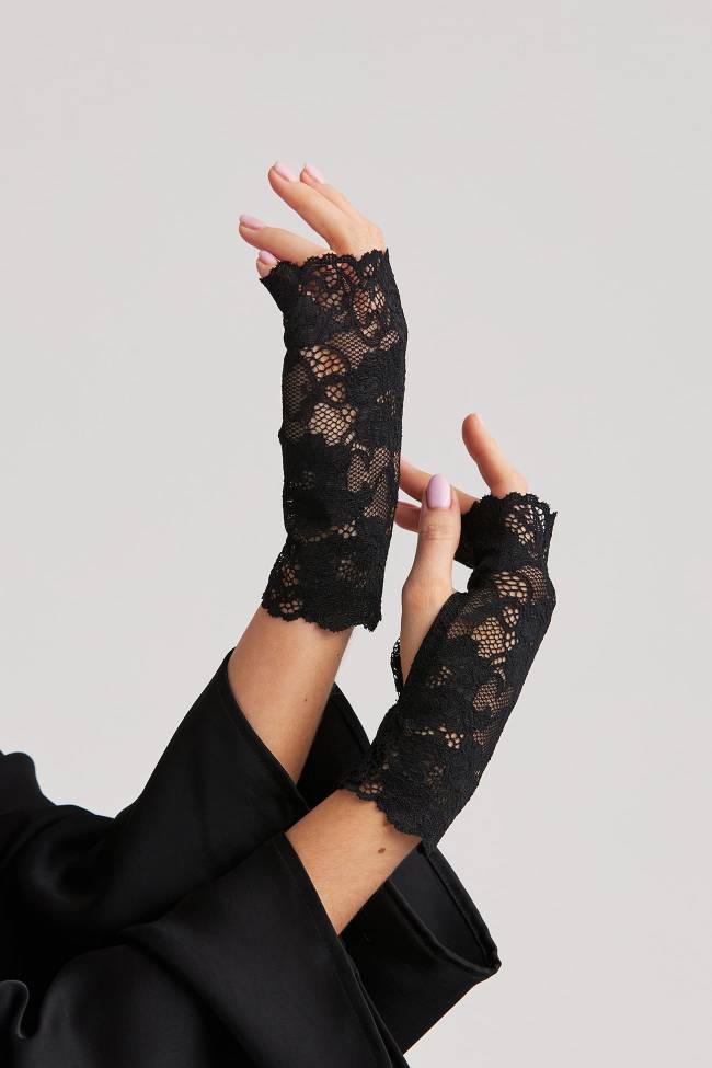 Lace wrist warmers