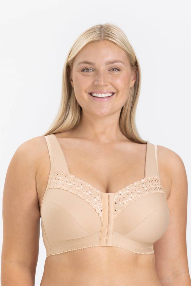 Broderie Anglaise front-closure bra