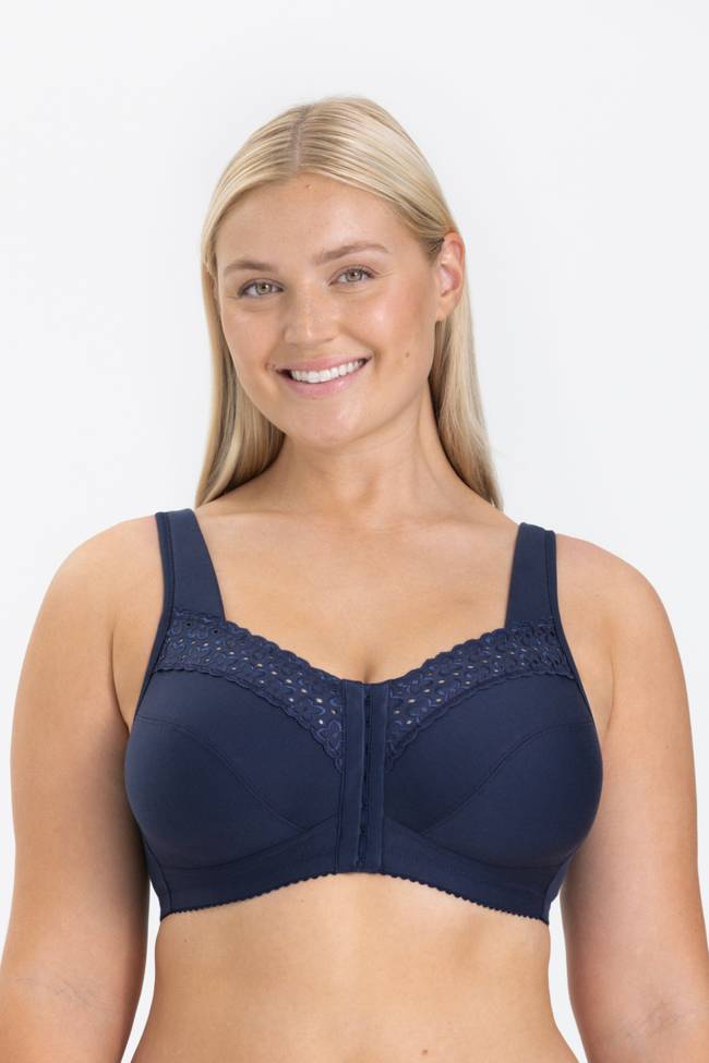 Broderie Anglaise front-closure bra