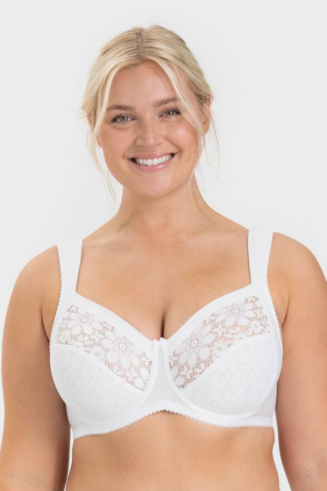 Lace Dreams - Comfortable non-wired bra with cups made from cotton and  recycled lace - Miss Mary